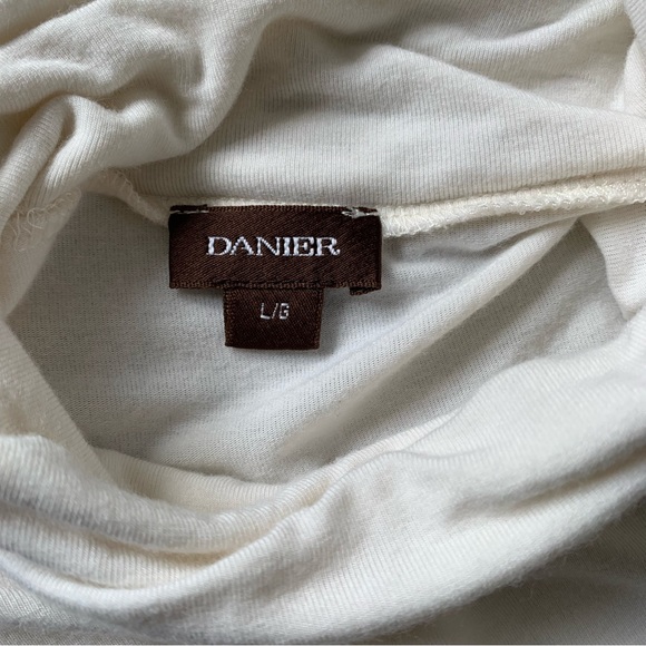 Danier Sleeveless Turtleneck - Picture 4 of 4